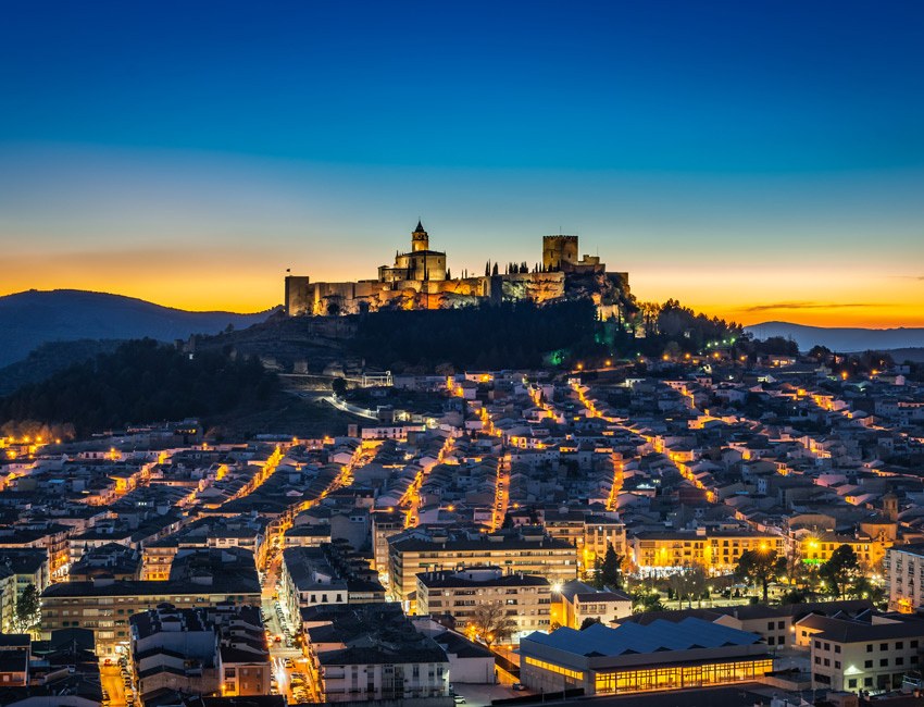 Fortaleza de la Mota em Alcalá la Real ao entardecer